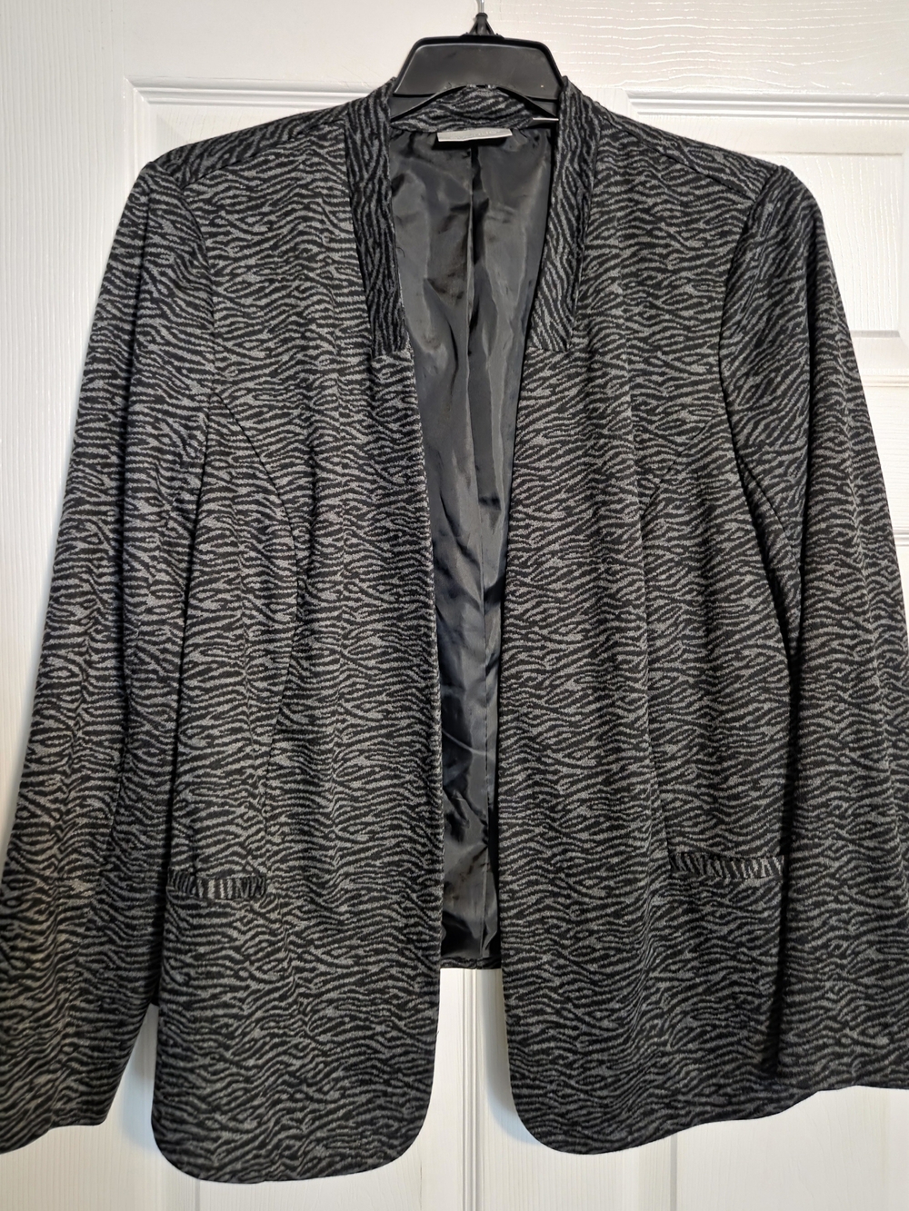 Avenue Black & Gray Patterned Open-Front Jacket